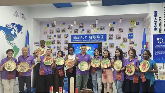 海口国际人才之家举办第五届外籍人才创业孵化班颁奖典礼