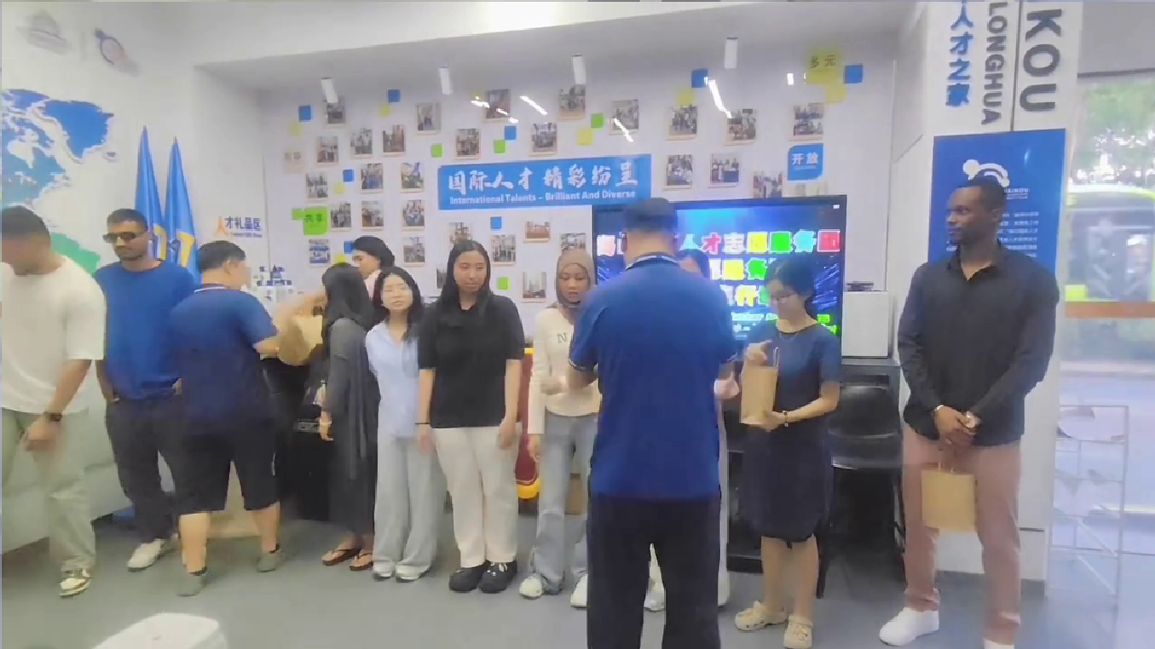 Haikou International Talent Volunteer Team Holds 2026 Summary and CommendationConference