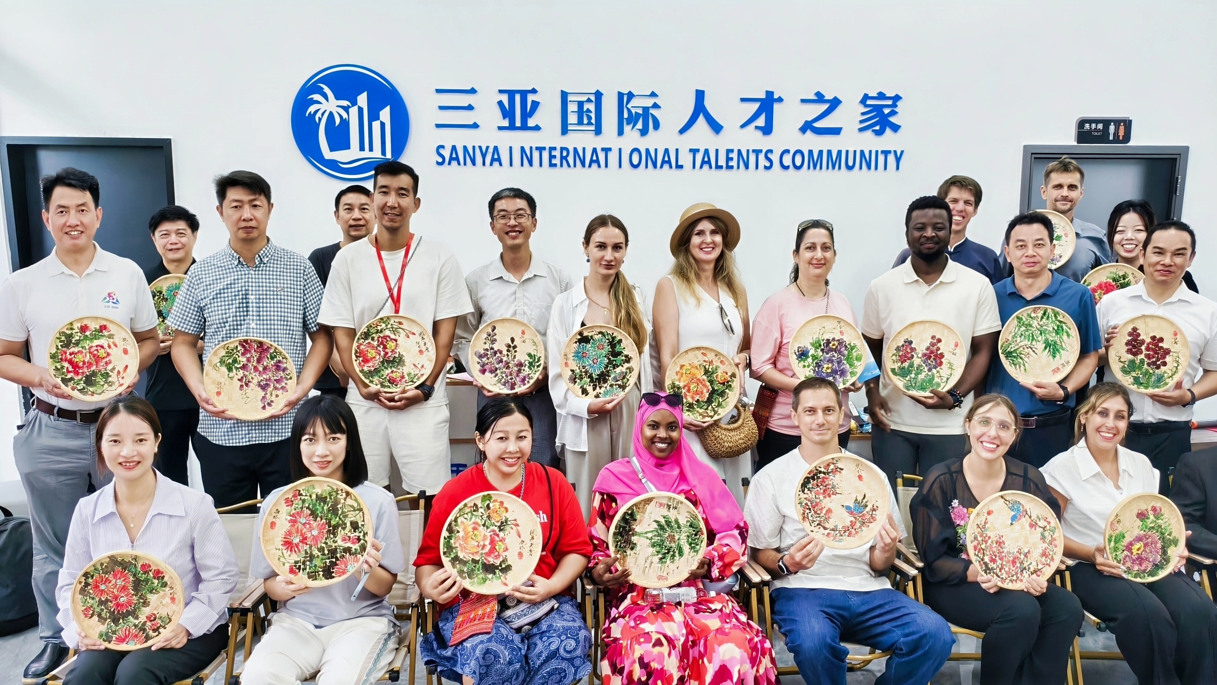 三亚外国专家书屋揭牌仪式暨中国古诗词主题读书分享会成功举办