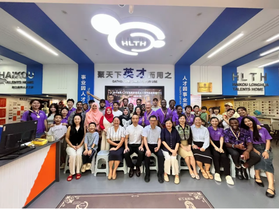 举办海口国际人才志愿服务团成立一周年纪念活动