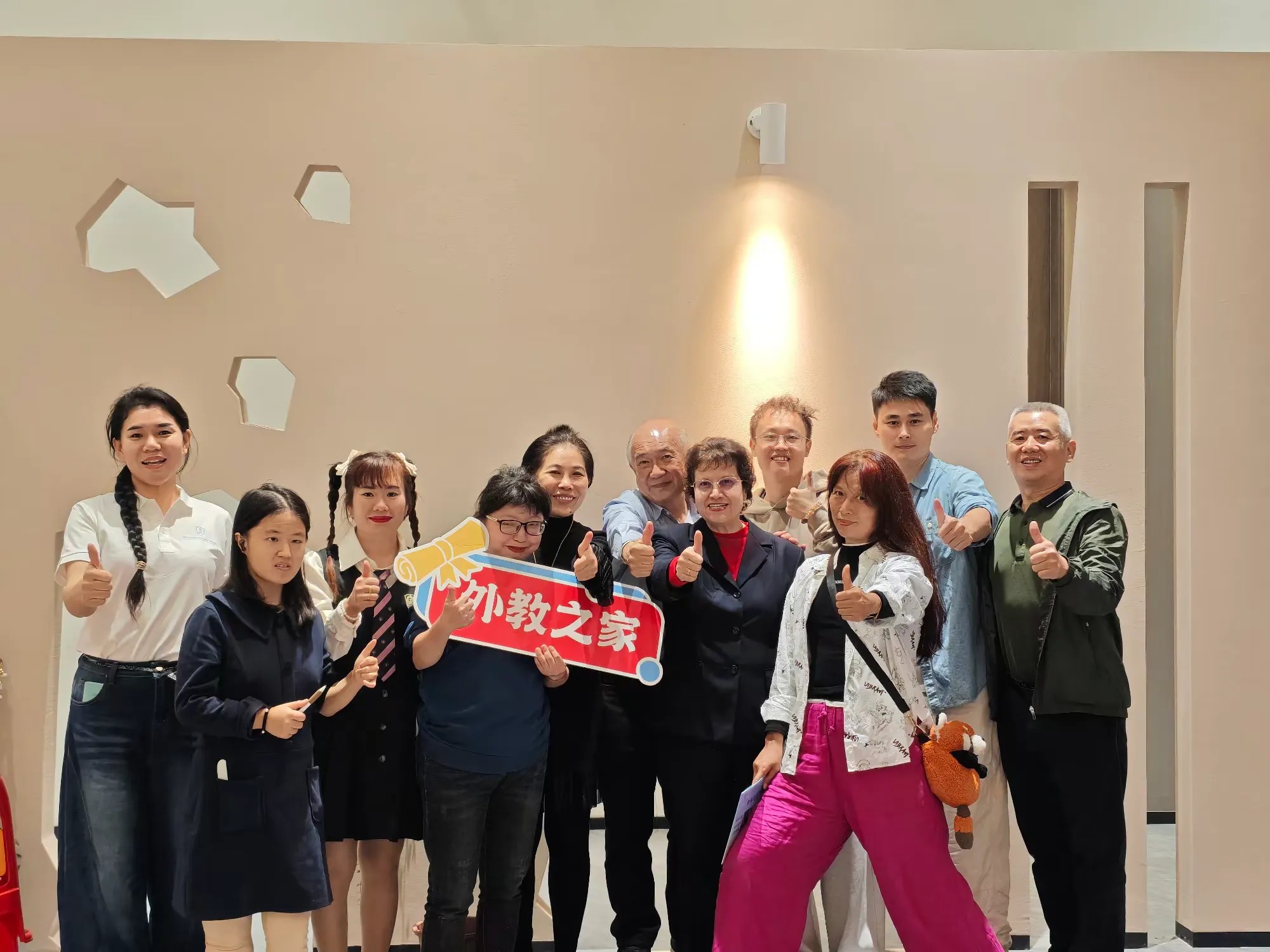 海口国际人才之家“外教之家”首启 第3期英语角扎根幸福岛教育超市