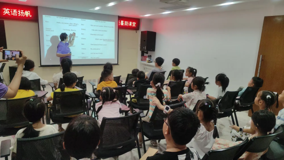 服务为民筑桥梁 英语课堂启新程——省政协对外友好界别工作站国贸大院暑期英语公益课