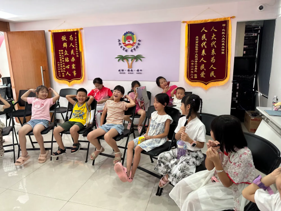 国际人才“服务为民”走进国贸大院暑期英语公益课堂 (二）
